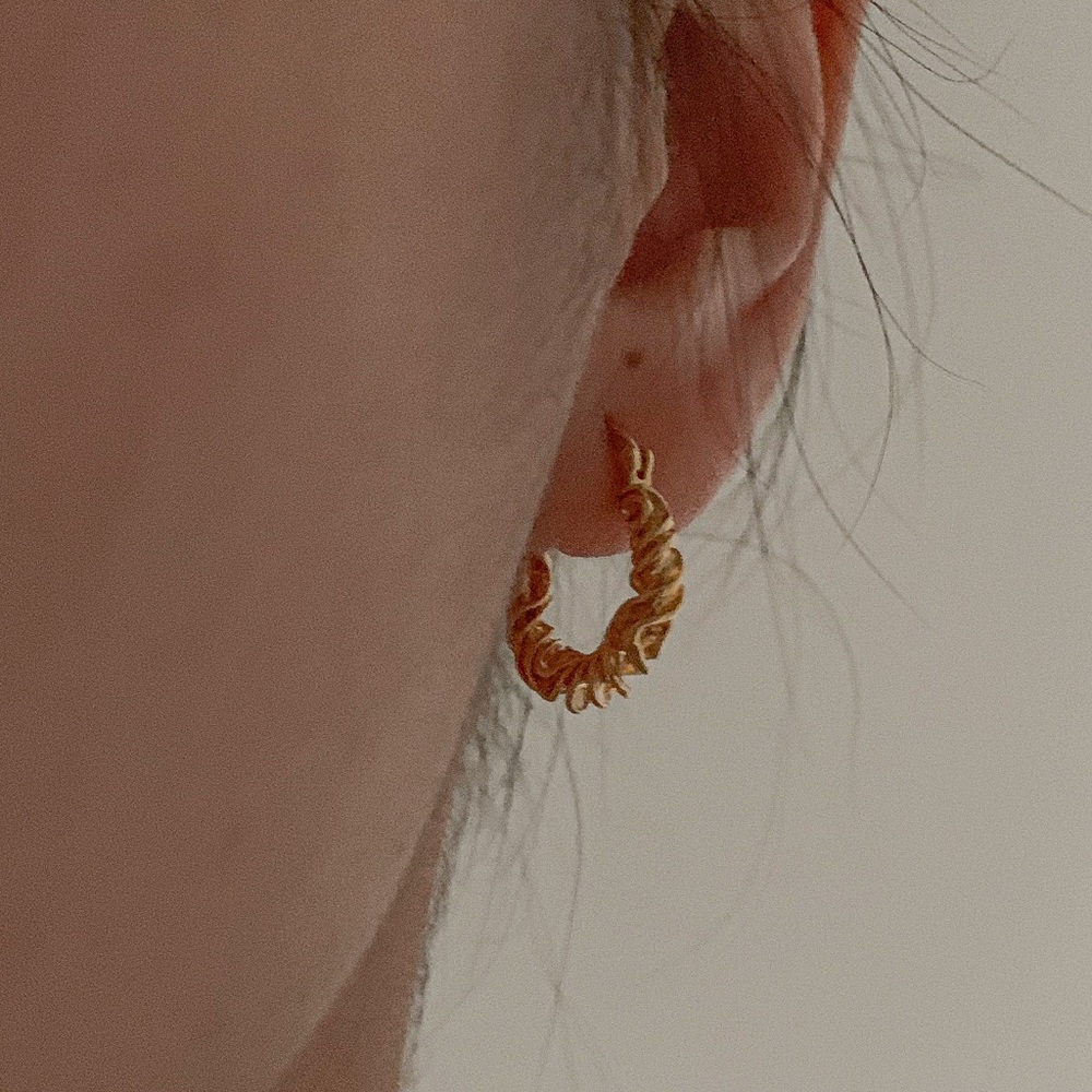 gold hoop earrings cartilage hoop earrings mini hoop earrings textured earrings - Picture 5 of 10